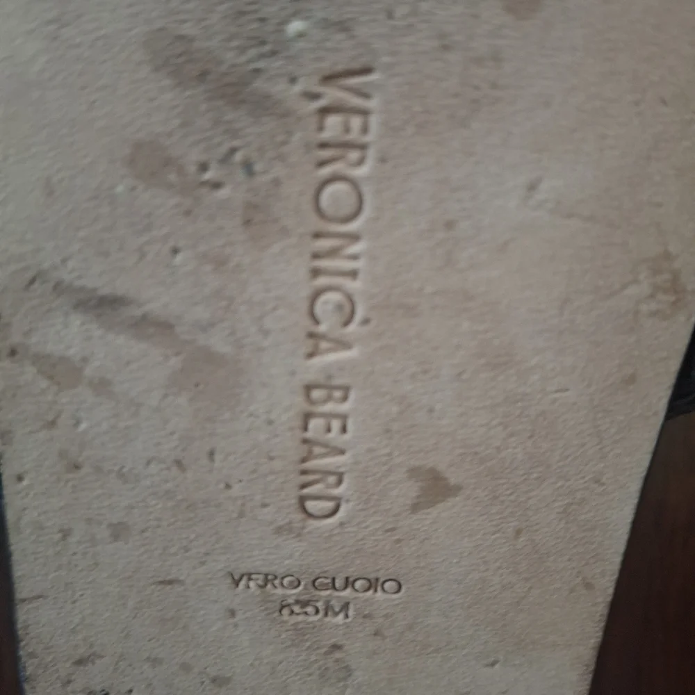 VERONICA BEARD Black Leather Slide Sandals with Gold Tone Buckle - Size 8.5 - Picture 6 of 9